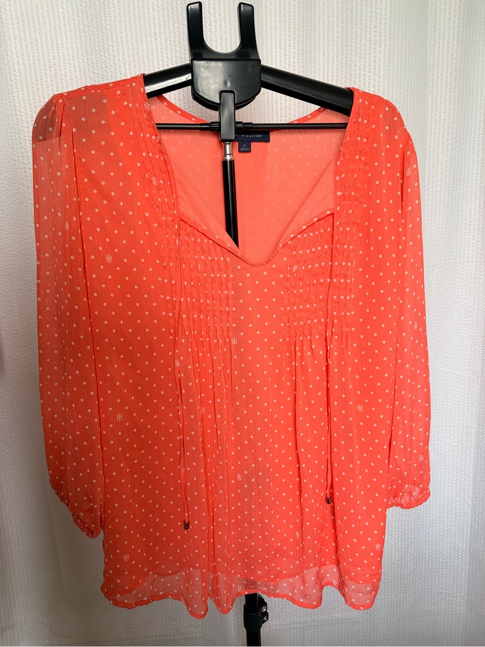 Tommy Hilfiger Women’s Coral Polka Dot Sheer Pintuck Peasant Boho Blouse Top - Picture 1 of 13